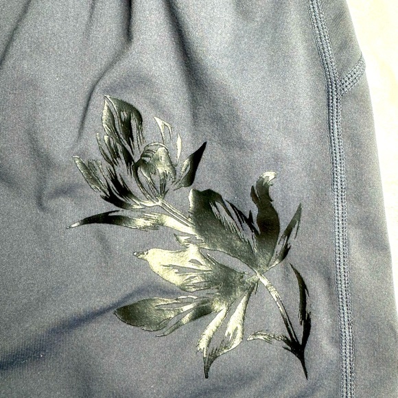 Fabletics Shorts, size M, running shorts with spandex undershorts - Picture 4 of 8